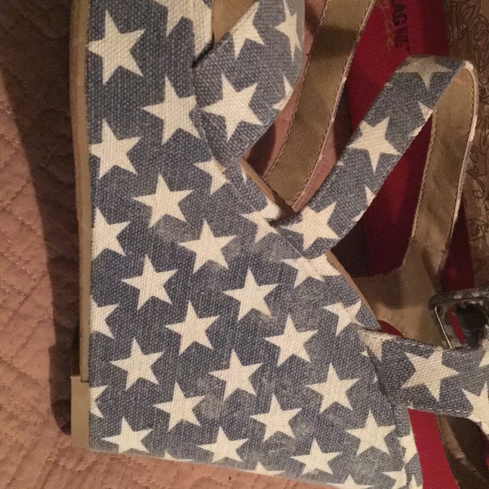 Shoes - Picture 4 of 4